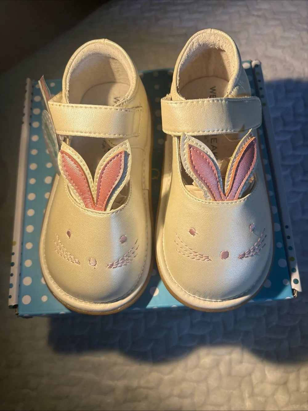Wee Squeak Toddler Bunny Mary Jane Shoes Cream with Pink NIB size 10, or 11.